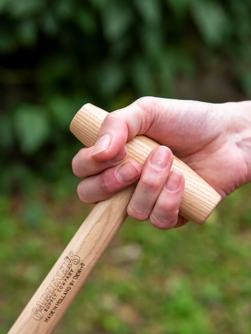Gardener’s Lifetime Perennial Fork With Short T-Handle - Image 3